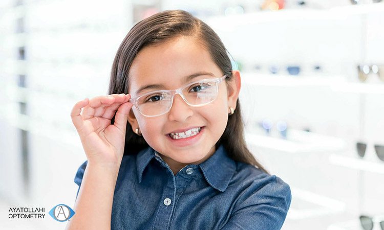 چرا انتخاب عینک مناسب برای کودکان اهمیت دارد؟